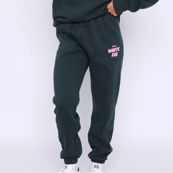 🌟NWOT🌟 White Fox Boutique Offstage Sweatpants Pine Size M - Picture 2 of 6